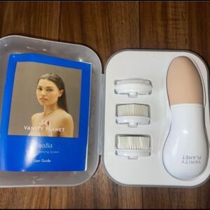 Face scrubber. Used once and washed well since